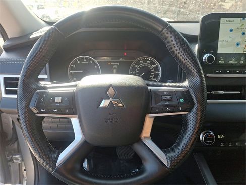 Used 2024 Mitsubishi Outlander SE image 22