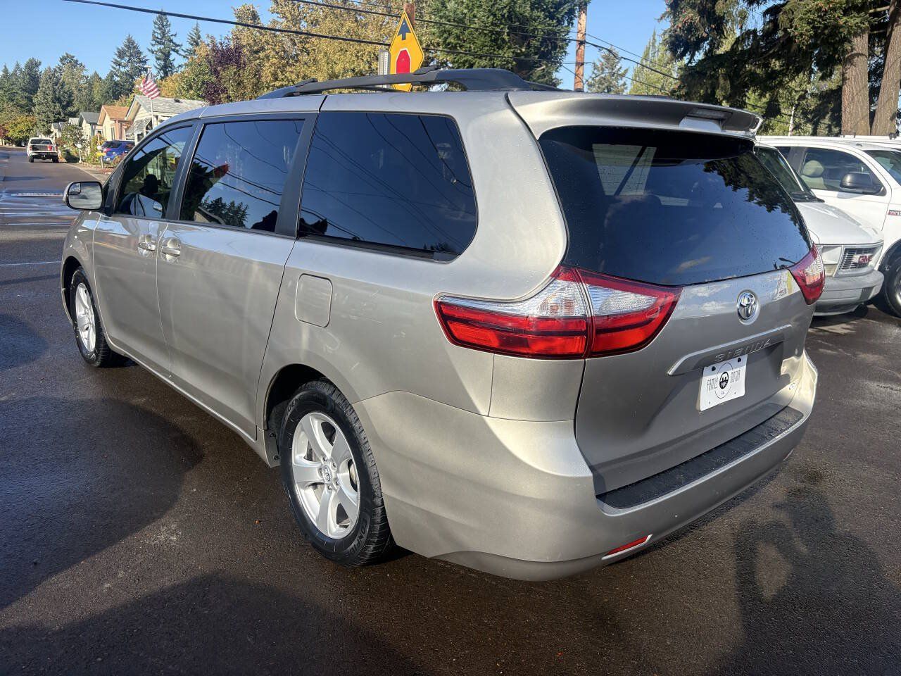 Used 2015 Toyota Sienna LE FWD image 7