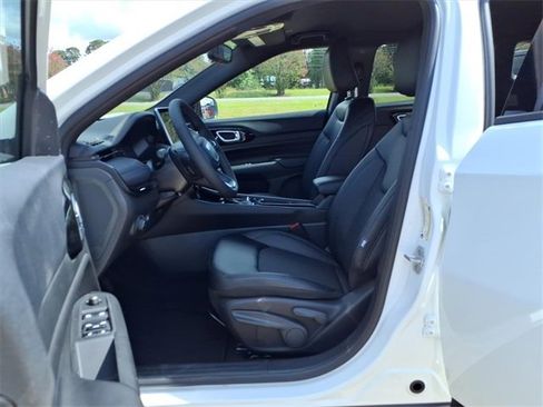 New 2026 Jeep Compass Latitude image 13