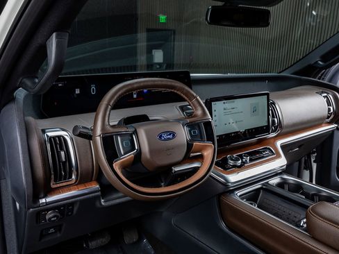 Used 2025 Ford Expedition King Ranch image 17