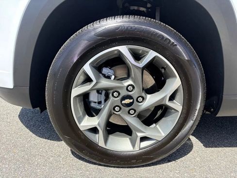 Used 2025 Chevrolet Trax LT FWD image 26