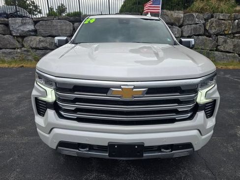 Used 2024 Chevrolet Silverado 1500 High Country w/ Z71 Off-Road Package AWD/4WD image 9