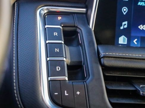 Used 2024 Chevrolet Suburban Premier image 21