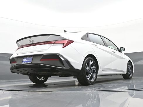 Certified 2025 Hyundai Elantra Sport FWD image 38