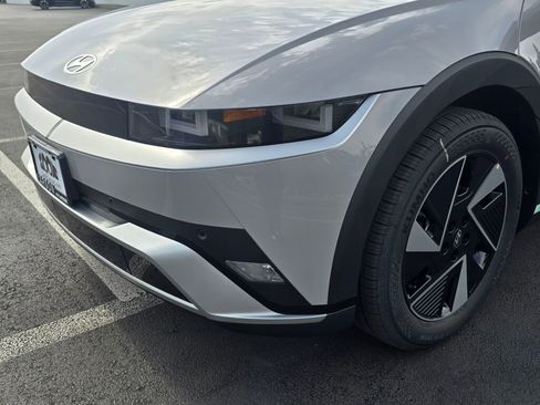 New 2025 Hyundai Ioniq 5 SE image 10