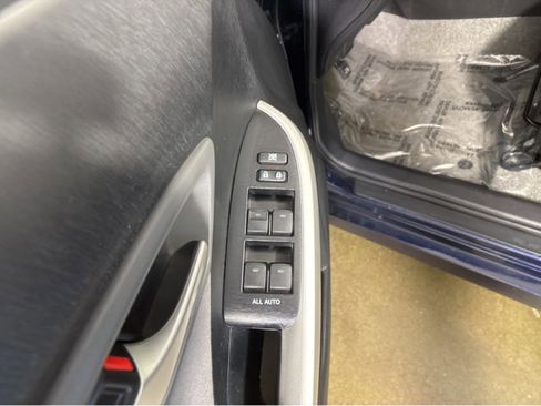 Used 2014 Toyota Prius Three image 28