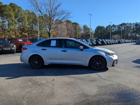 Used 2022 Toyota Corolla SE image 4