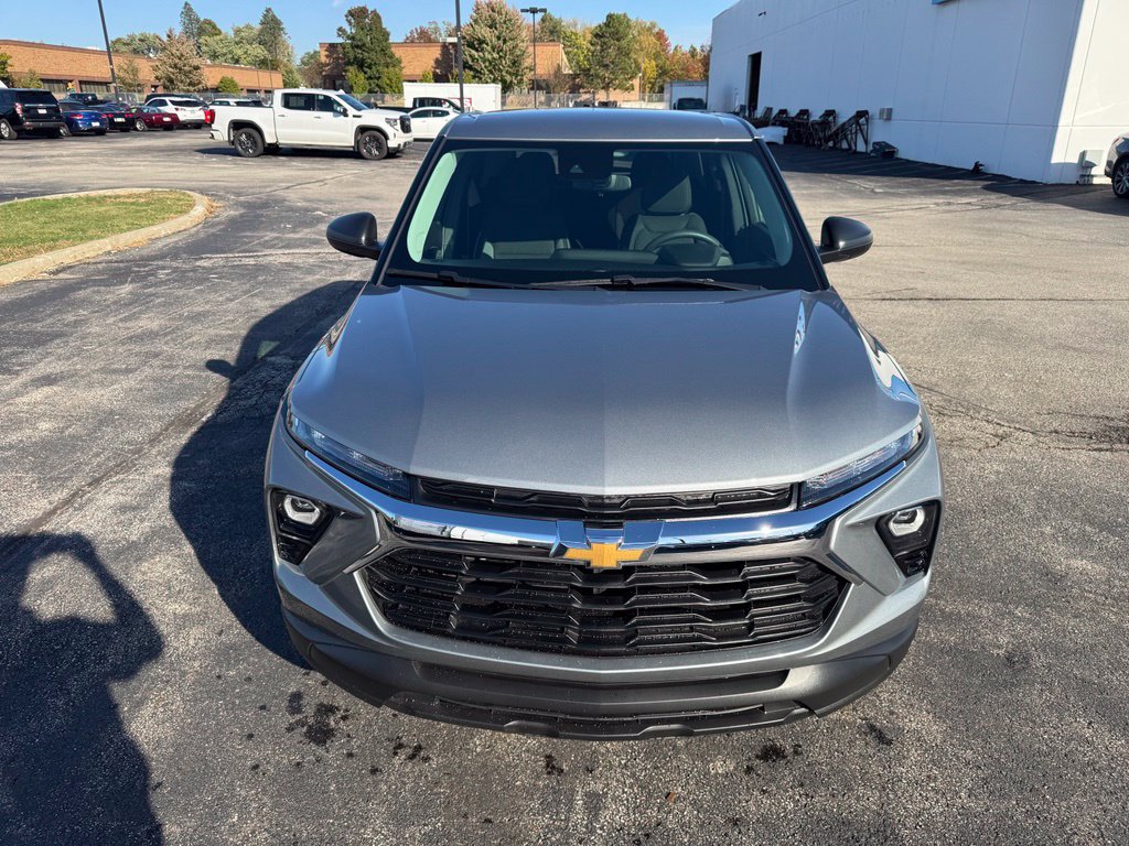 Used 2024 Chevrolet TrailBlazer LS w/ LS Convenience Package FWD image 2