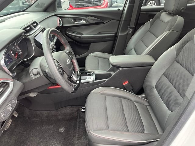Used 2023 Chevrolet TrailBlazer RS w/ Sun and Liftgate Package FWD image 12