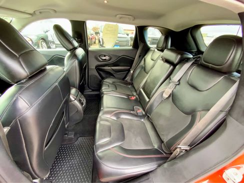 Used 2021 Jeep Cherokee Trailhawk image 25