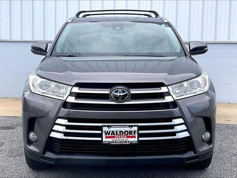 Used 2018 Toyota Highlander XLE AWD/4WD image 3