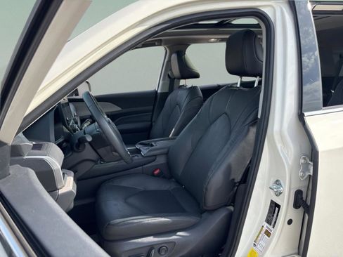 Used 2024 Toyota Grand Highlander Limited image 28