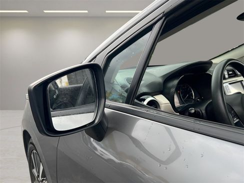 Used 2021 Nissan Versa SV image 33