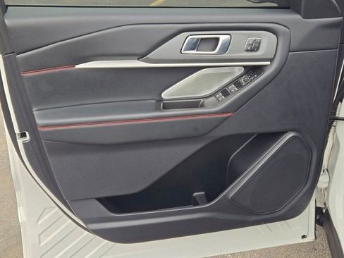 Certified 2025 Ford Explorer ST image 21