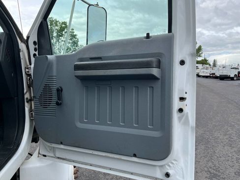 Used 2013 Ford F750 2WD Regular Cab Super Duty image 14