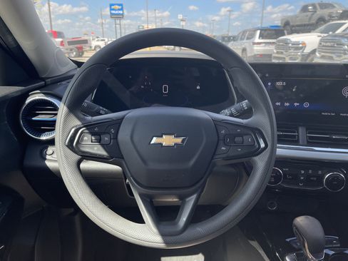 Used 2025 Chevrolet Trax LT image 16