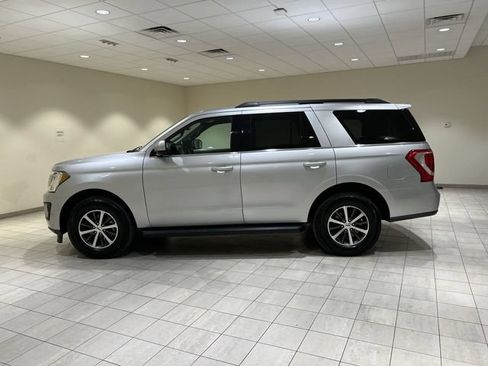 Used 2019 Ford Expedition XLT RWD image 2