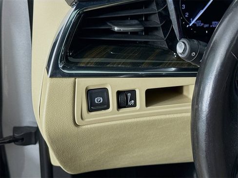 Used 2019 Cadillac XT5 FWD image 10