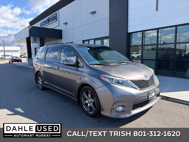 Used 2017 Toyota Sienna SE Premium FWD image 1