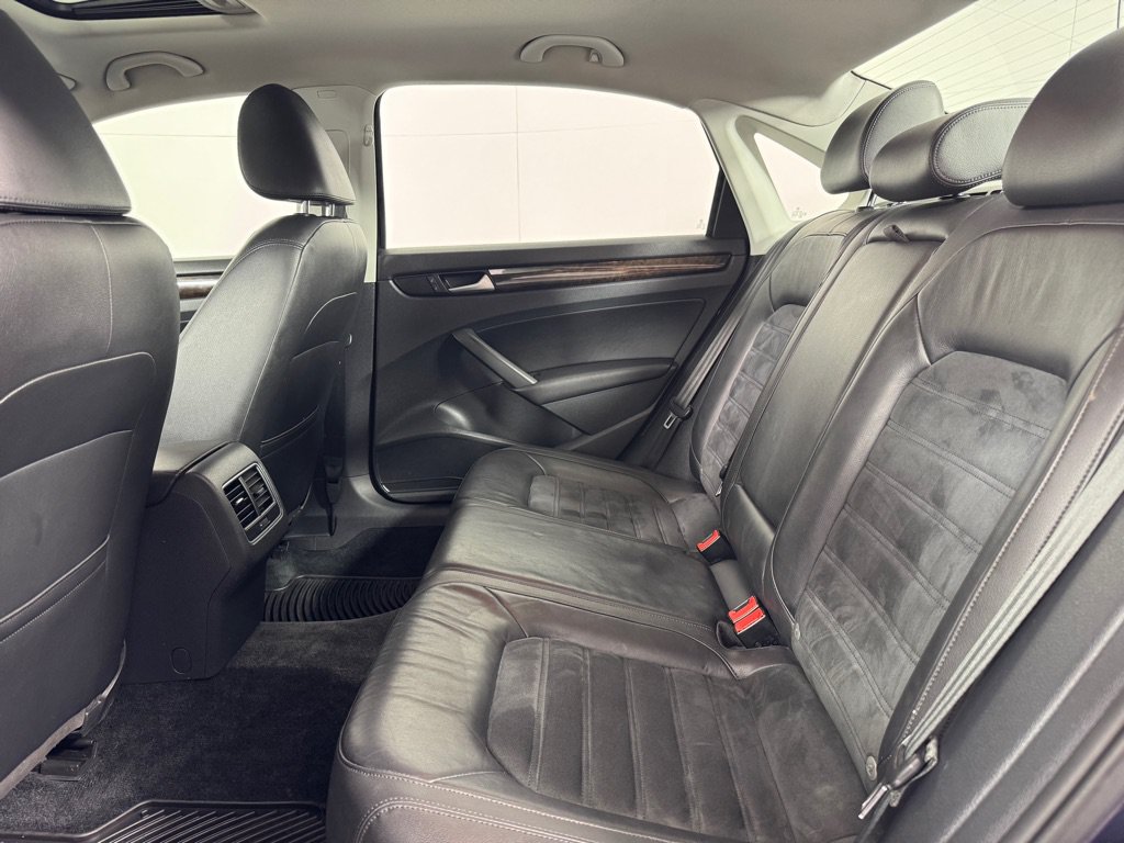 Used 2015 Volkswagen Passat TDI SEL Premium FWD image 14
