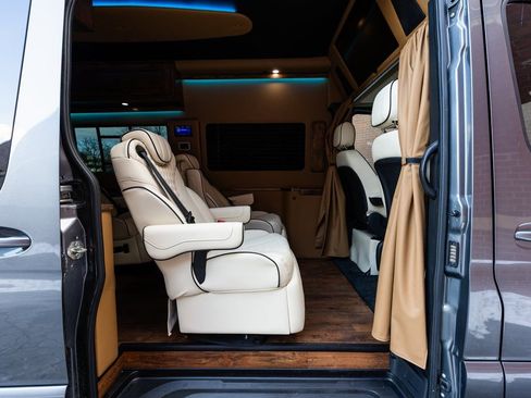 Used 2025 Mercedes-Benz Sprinter 2500 image 25