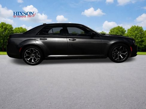 Used 2015 Chrysler 300 S image 7
