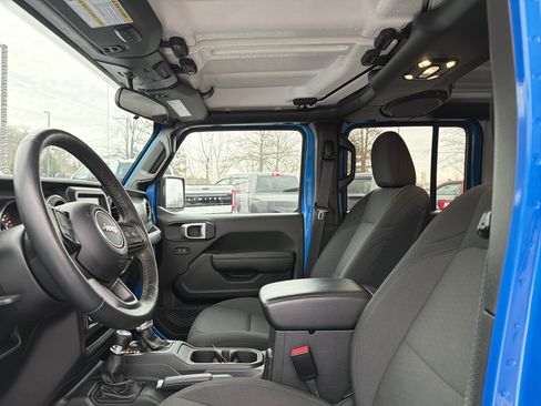 Used 2023 Jeep Gladiator Willys image 12