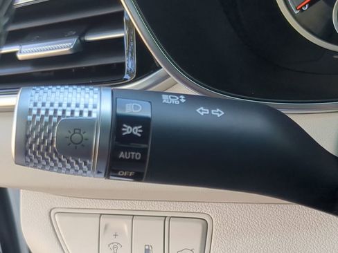 Used 2025 Genesis G70 2.5T RWD image 30