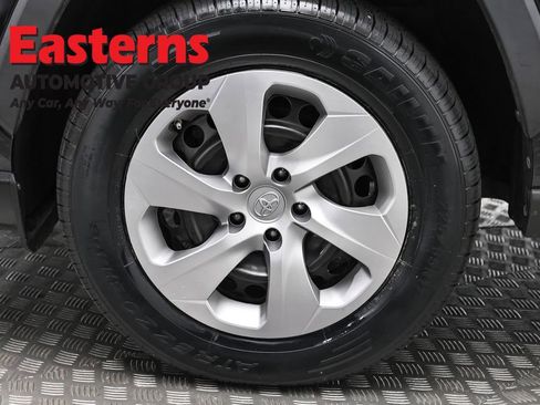 Used 2021 Toyota RAV4 LE image 31