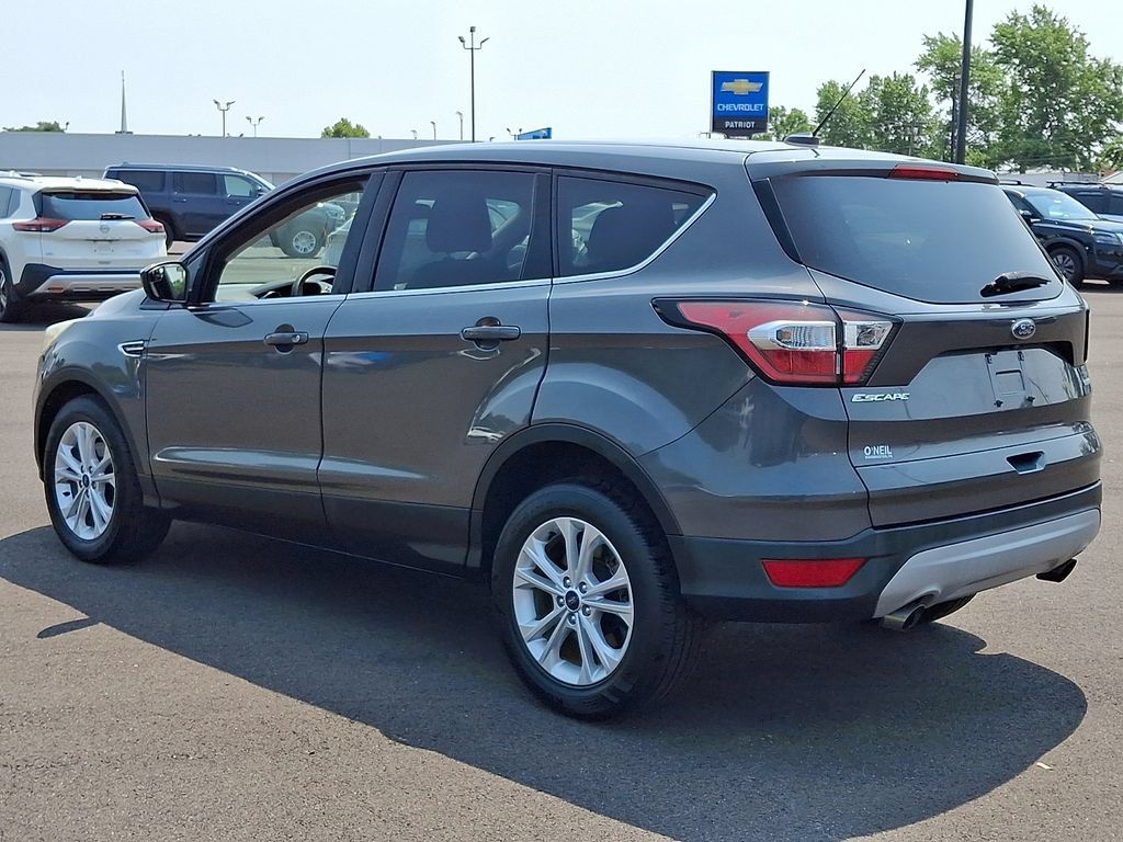 Used 2017 Ford Escape SE w/ SE Cold Weather Package FWD image 4