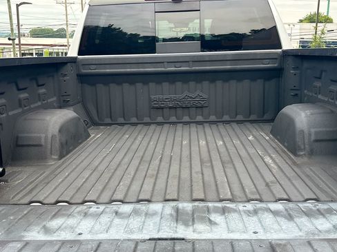 Used 2023 Chevrolet Silverado 1500 High Country w/ High Country Premium Package AWD/4WD image 28