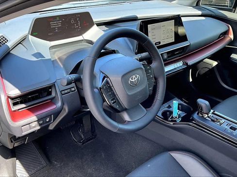 Used 2025 Toyota Prius Plug-In Hybrid image 15