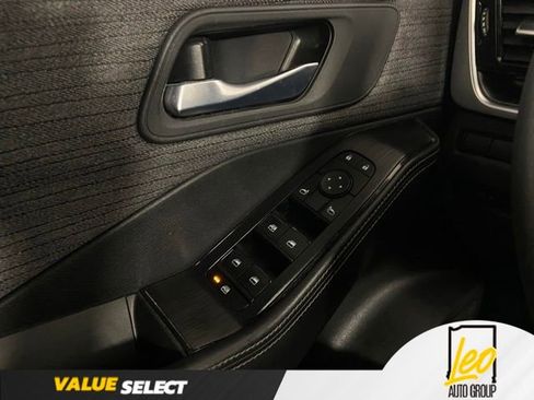 Used 2021 Nissan Rogue SV AWD/4WD image 14