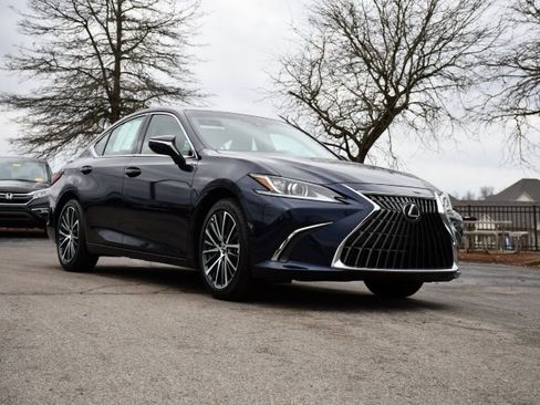 Certified 2025 Lexus ES 300h w/ Premium Package image 32