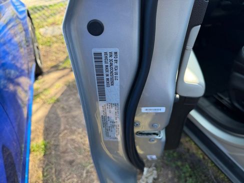 Used 2025 Jeep Compass Limited image 30