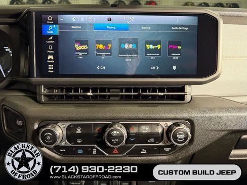 Used 2024 Jeep Wrangler Unlimited AWD/4WD image 18