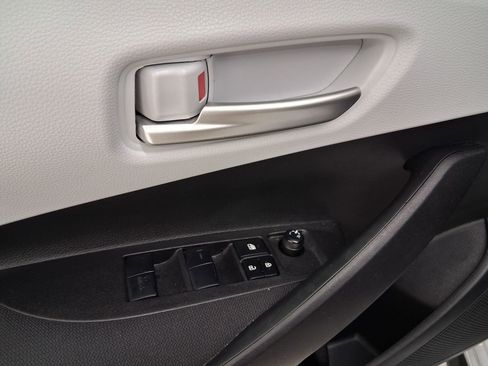 Used 2026 Toyota Corolla SE w/ SE Package image 12