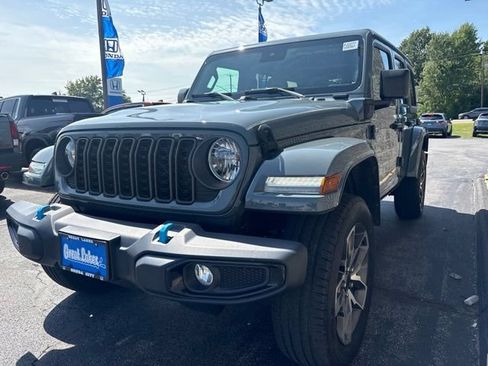 Used 2024 Jeep Wrangler Unlimited AWD/4WD image 4