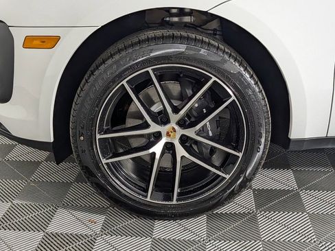 New 2026 Porsche Macan image 10