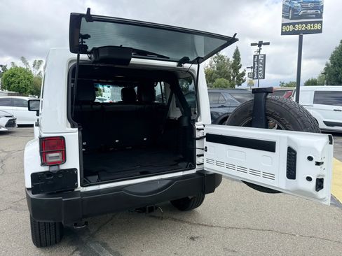 Used 2015 Jeep Wrangler Unlimited Sahara AWD/4WD image 12