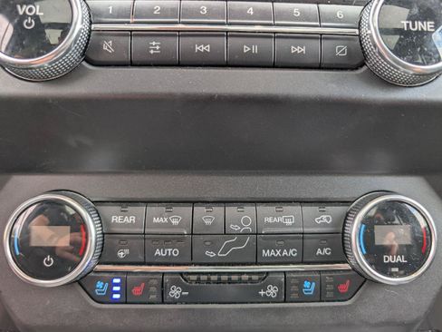 Used 2020 Ford Expedition Max XLT w/ Equipment Group 202A AWD/4WD image 18