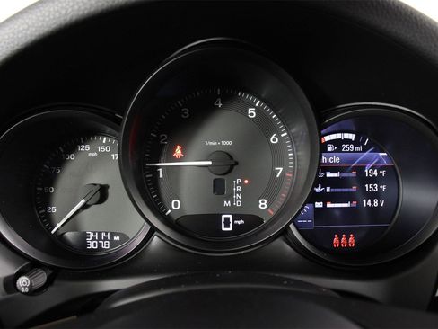 Used 2025 Porsche Macan image 16