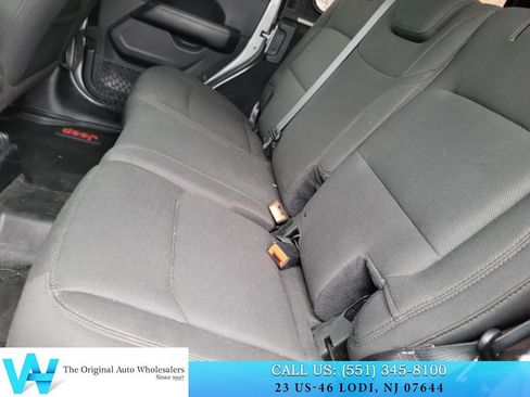 Used 2018 Jeep Wrangler Unlimited Sahara image 14