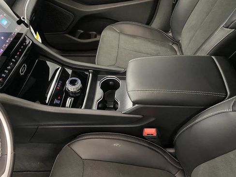 New 2026 Jeep Grand Cherokee Altitude AWD/4WD image 21