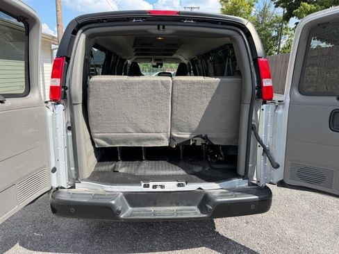Used 2024 GMC Savana 3500 LS RWD image 20