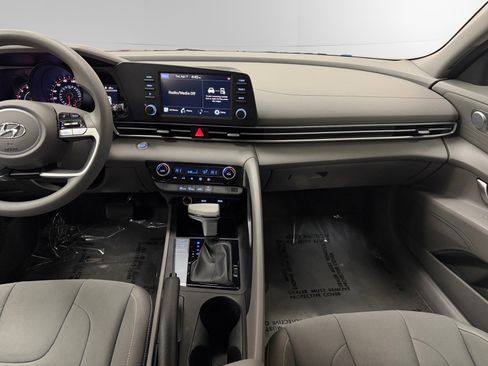 Used 2023 Hyundai Elantra SEL w/ Preferred Accessory Package image 11