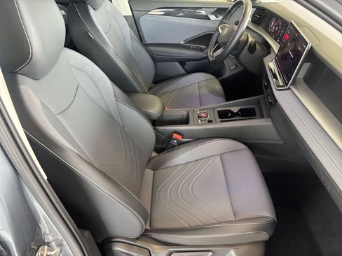 Used 2026 Volkswagen Tiguan SE FWD image 38