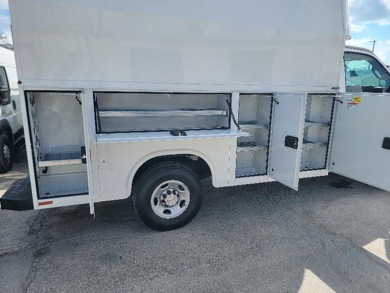Used 2025 Chevrolet Express 3500 w/ Power Convenience Package RWD image 10