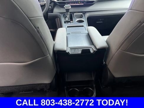 Used 2026 Toyota Sienna XLE FWD image 17