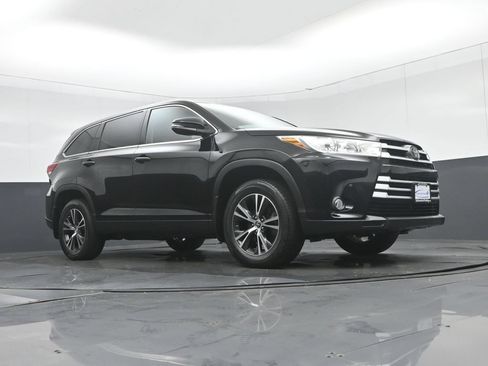 Used 2019 Toyota Highlander Plus AWD/4WD image 61